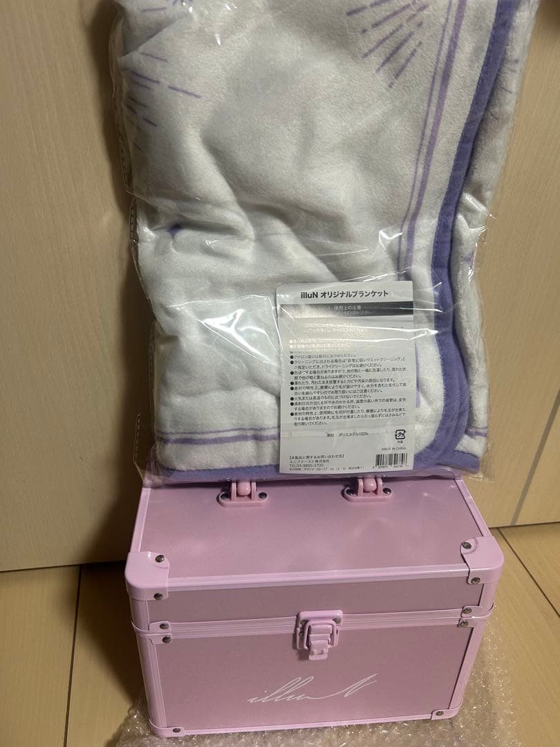 illuN イリュン　辻希美さん　ホリデーセット　メイクボックス　ブランケット