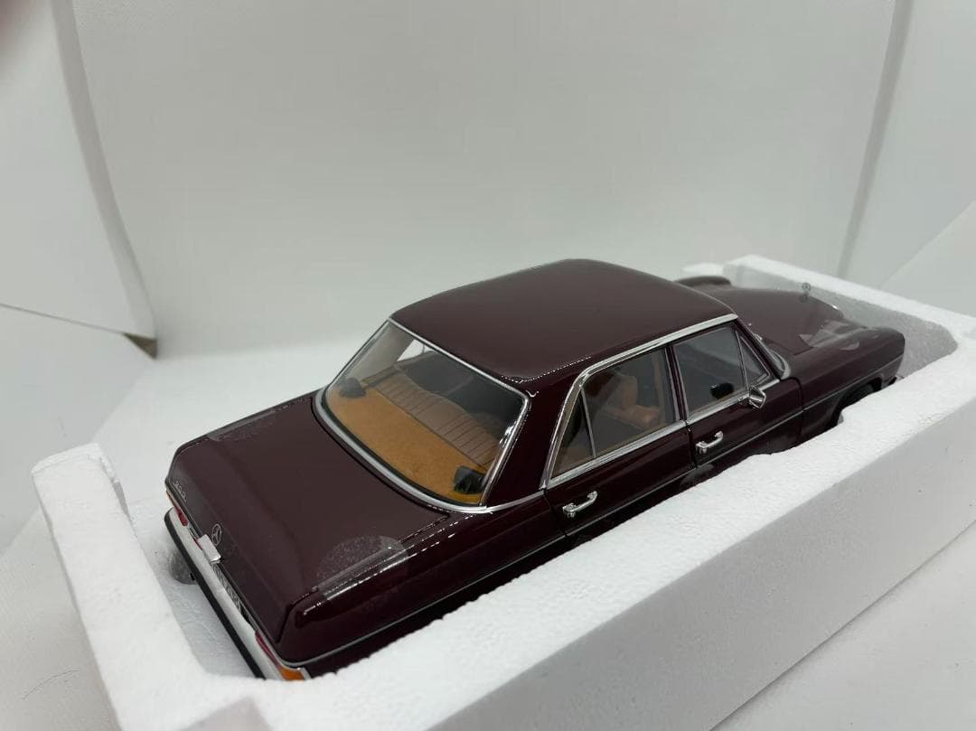 304-053 ノレブ 1/18 メルセデスベンツ 200 1968