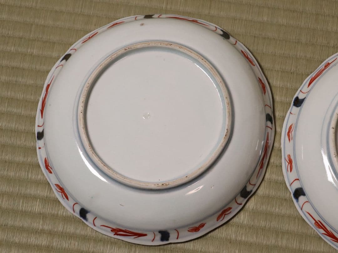 古伊万里 色絵 七寸皿 二客 21㎝ 草花 菊 牡丹 蝶 唐草 錦手CL95