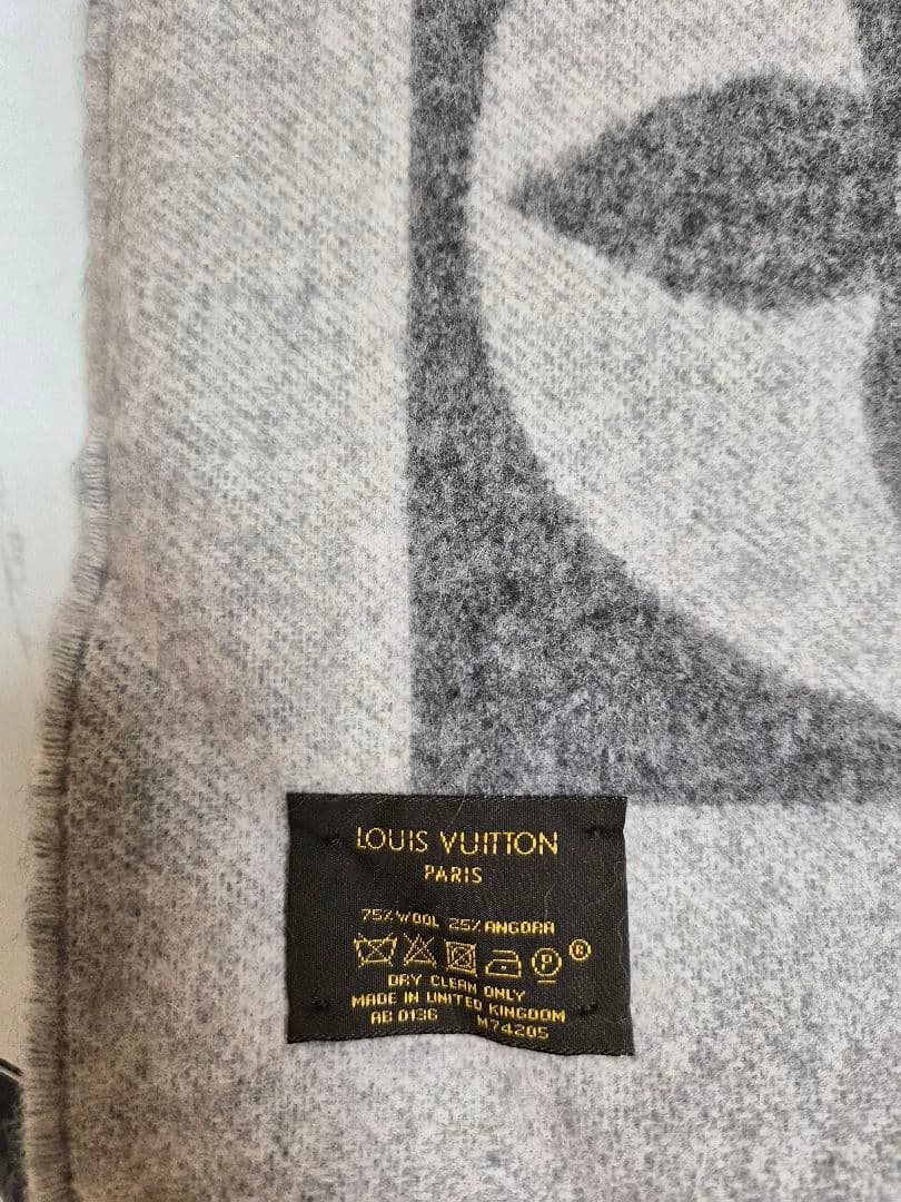LOUIS VUITTON グレー マフラー