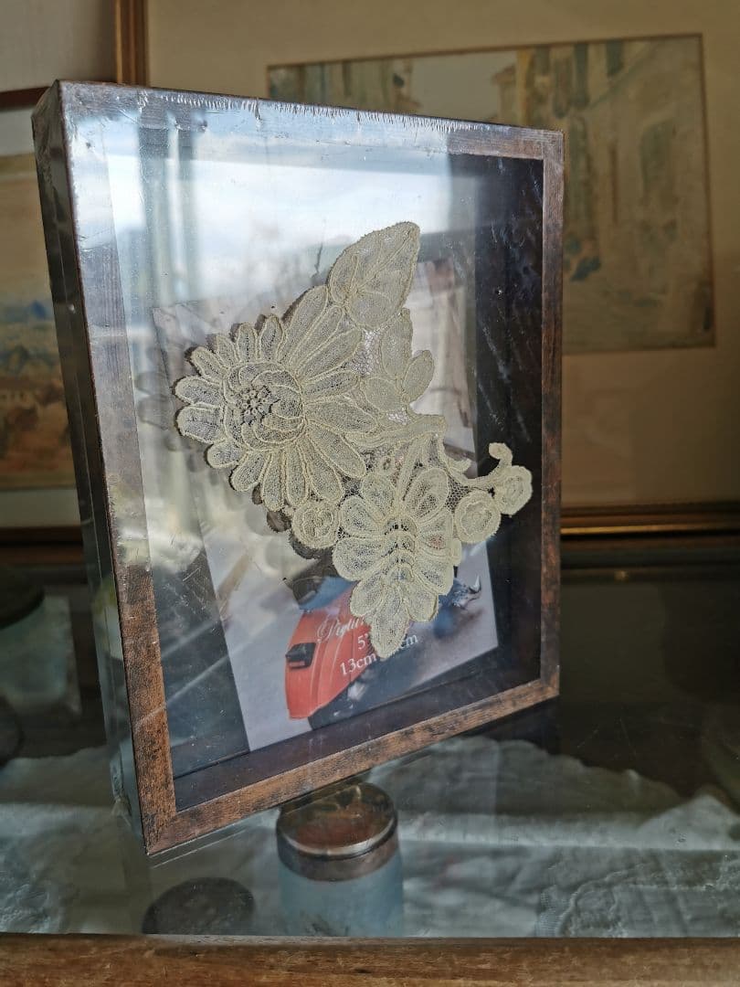 アンティーク 大輪のポワンドローズ 両面ガラス木製フレーム付き