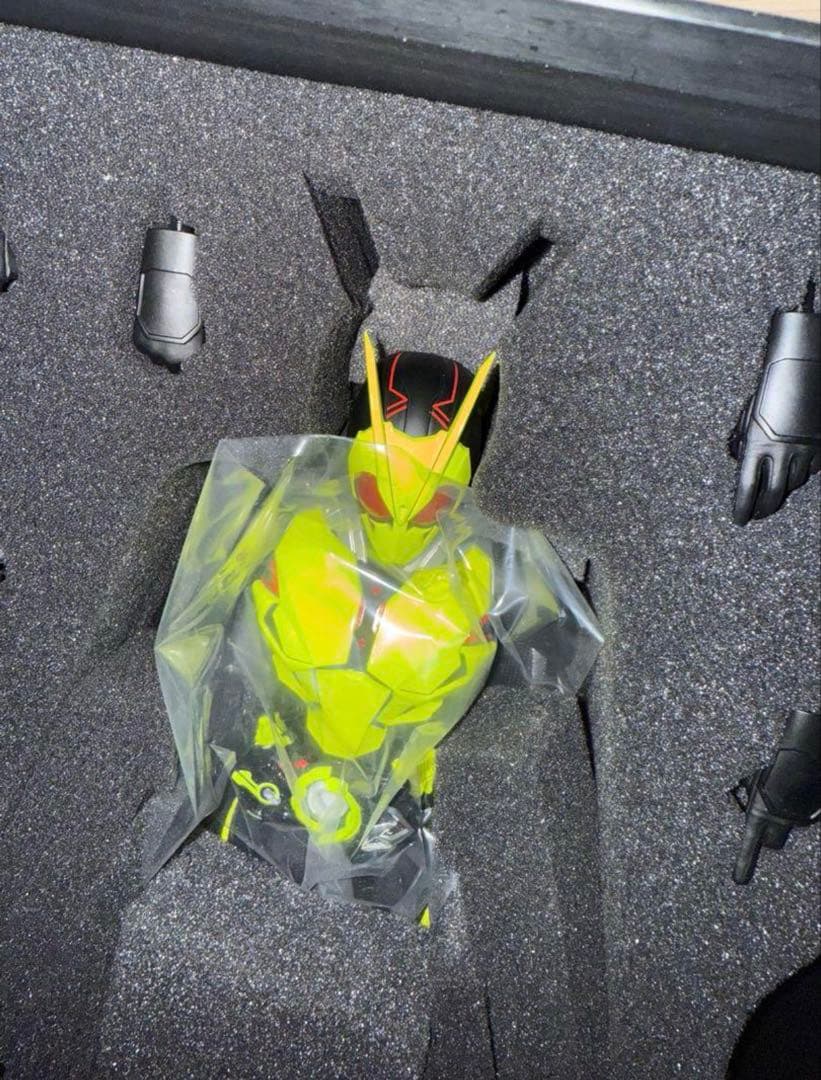 【開封済】RAH仮面ライダーゼロワン ライジングホッパー