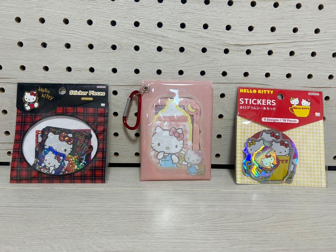 【匿名発送】新品未開封‼️ハローキティシール１５点セット　シール帳　おはじきシール