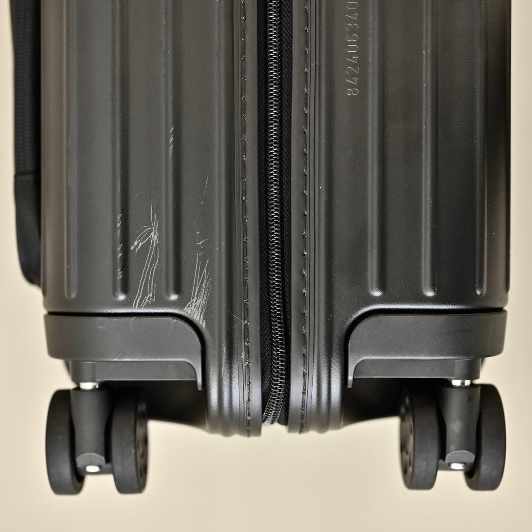 RIMOWA ESSENTIAL SLEEVE COMPACT マットブラック