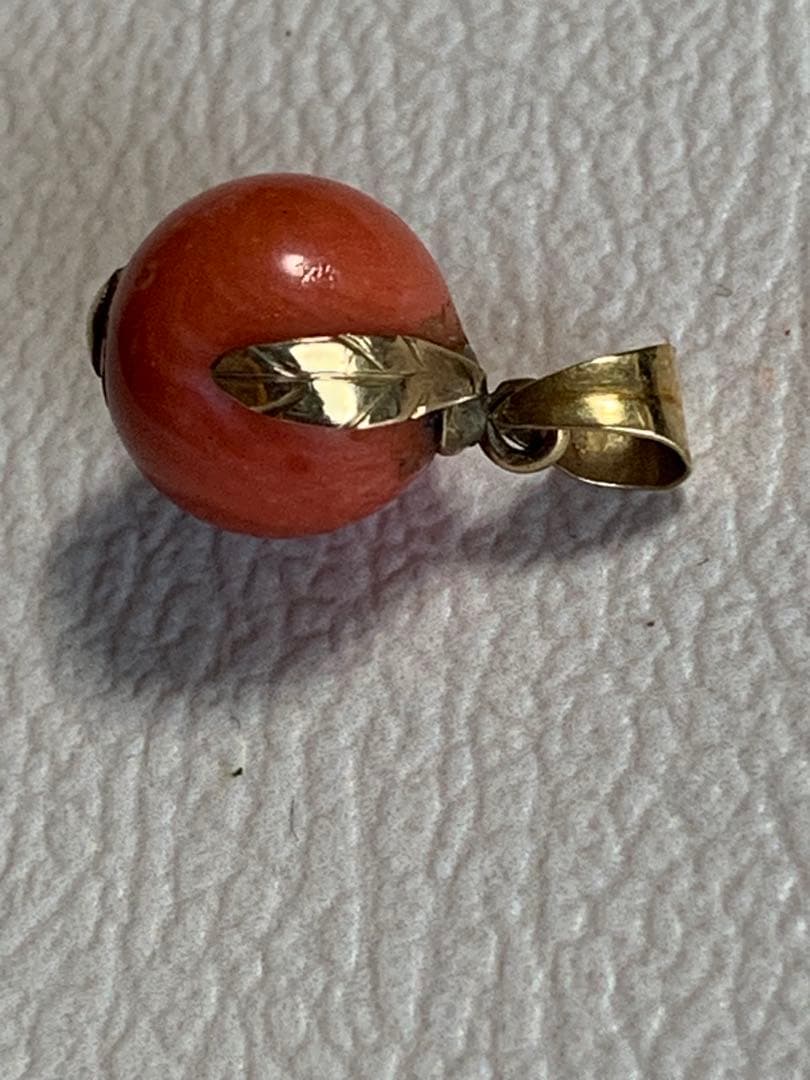 値下げK18赤珊瑚玉ネクレスのトップペンダントアンティーク品約13.36cm