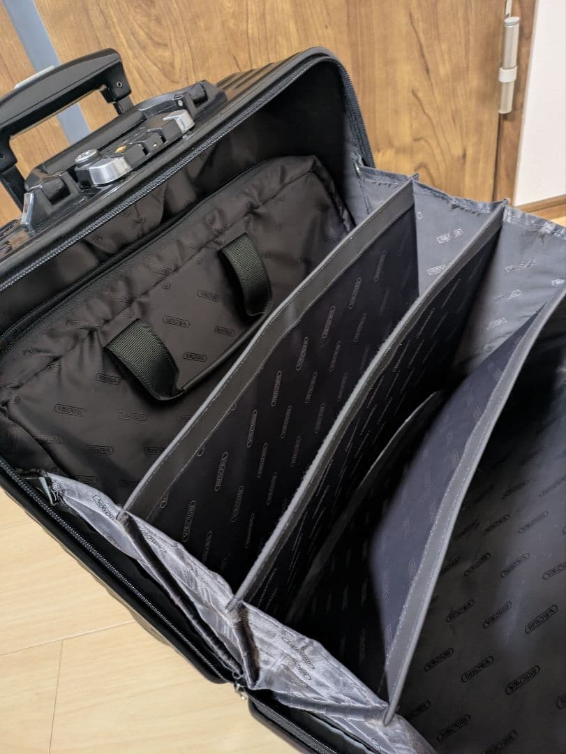 リモワ RIMOWA 機内持ち込み可2輪 ビジネストロリー ブラック