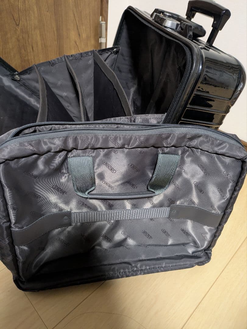 リモワ RIMOWA 機内持ち込み可2輪 ビジネストロリー ブラック