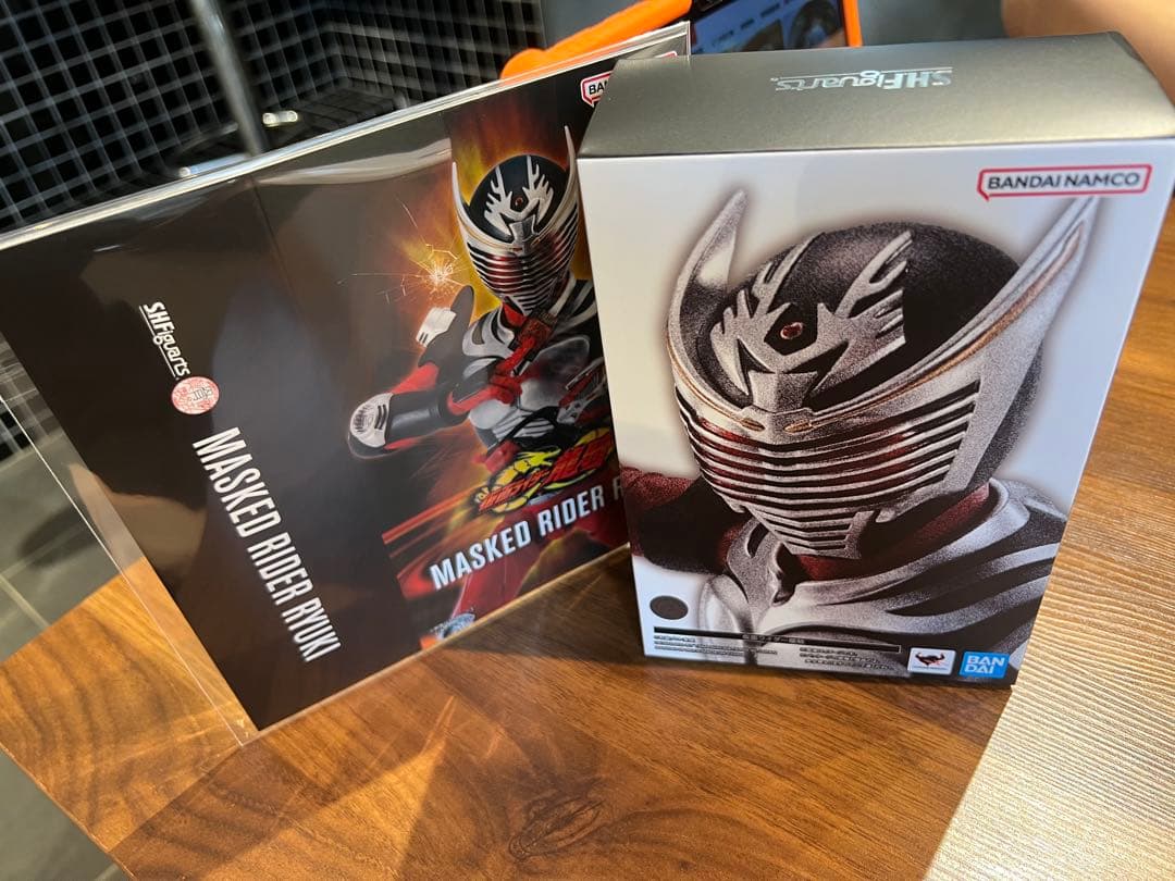 S.H.Figuarts 仮面ライダー龍騎 ミラーワールド スリーブ付き