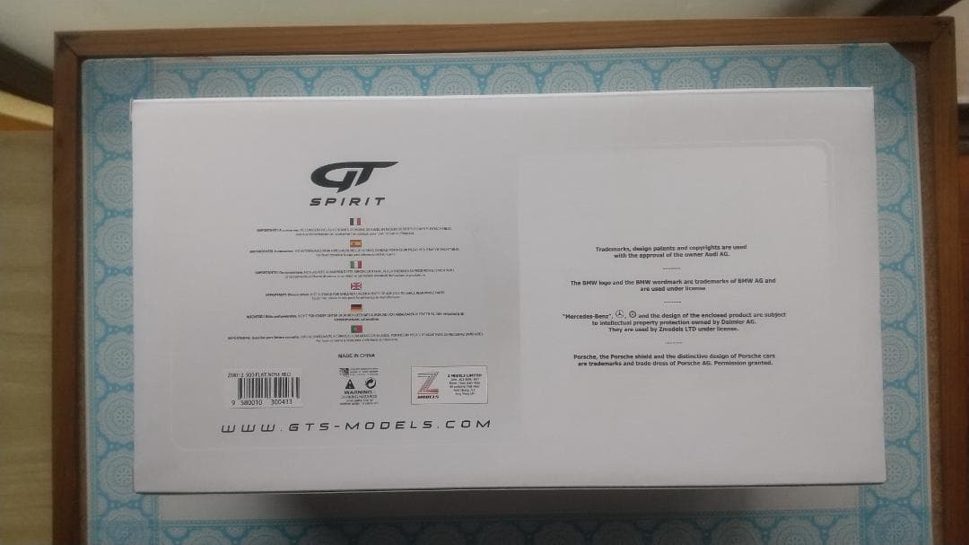 ミニカー 1/18 GT SPIRIT Porsche 911 Turbo ZM013