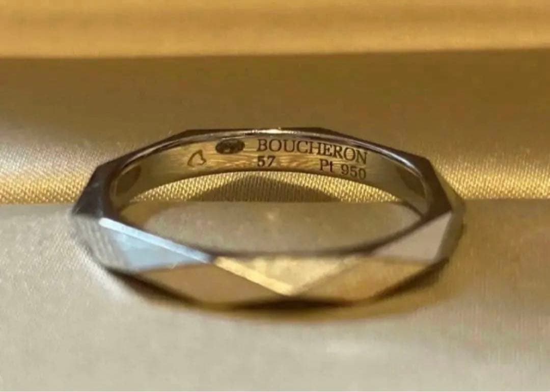 ブシュロン ファセット リング　ミディアム