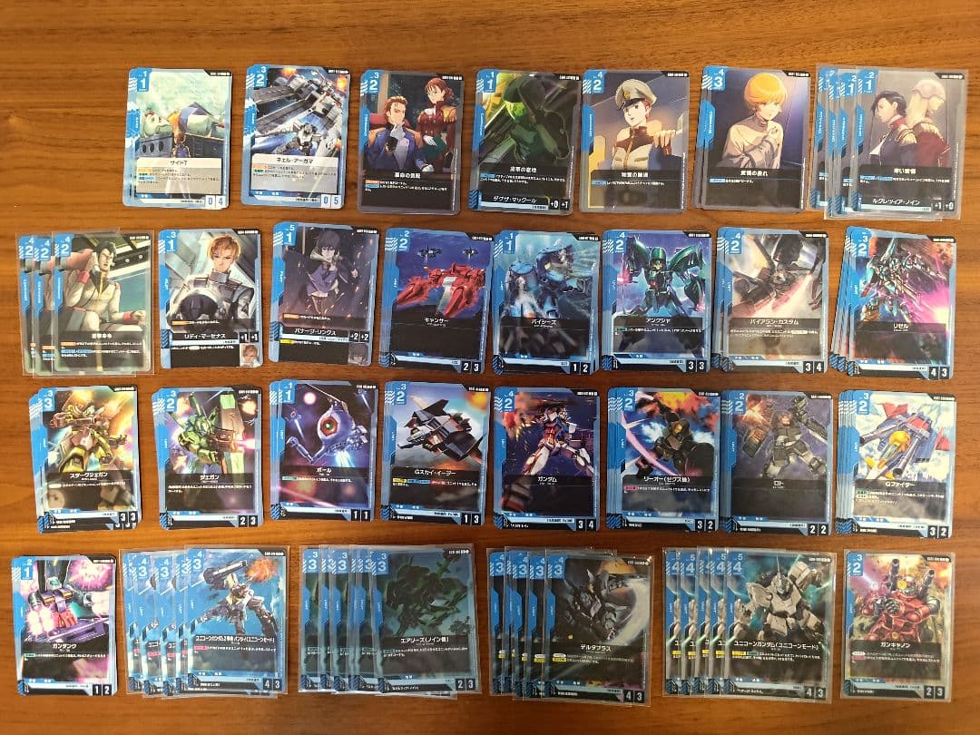 ガンダムカードゲーム 引退品 カード2000枚以上 サプライ付き