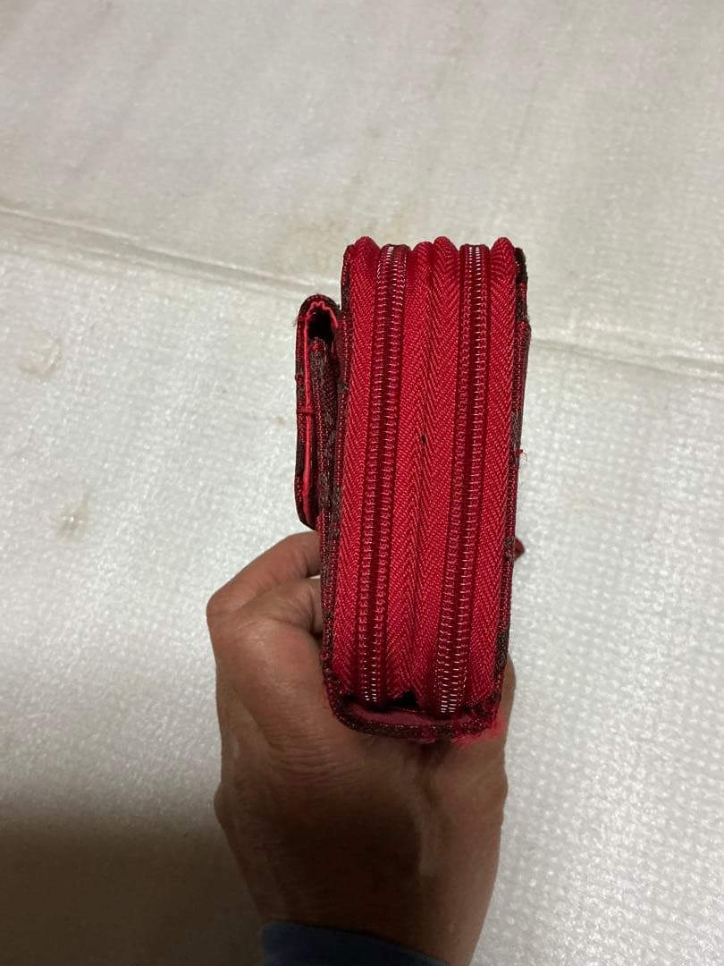 コーチ多用途財布／赤柄。【新品未使用品　長財布】。