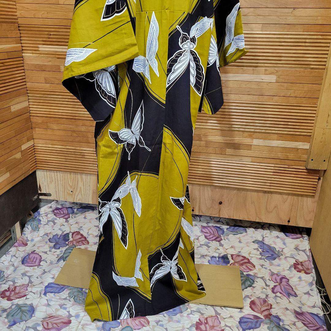 コシノジュンコ　蝶がインパクトある絵模様を見せる注染めの浴衣です