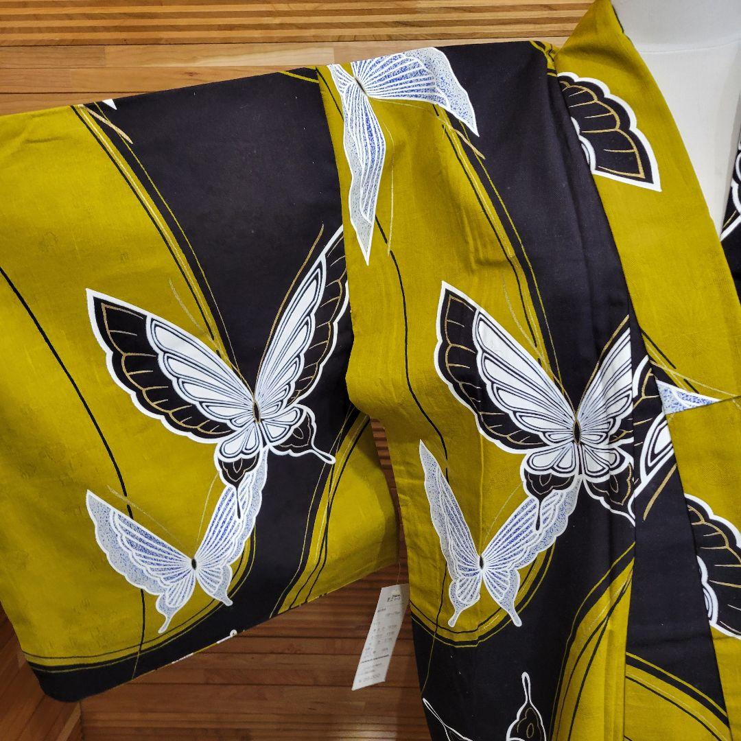 コシノジュンコ　蝶がインパクトある絵模様を見せる注染めの浴衣です