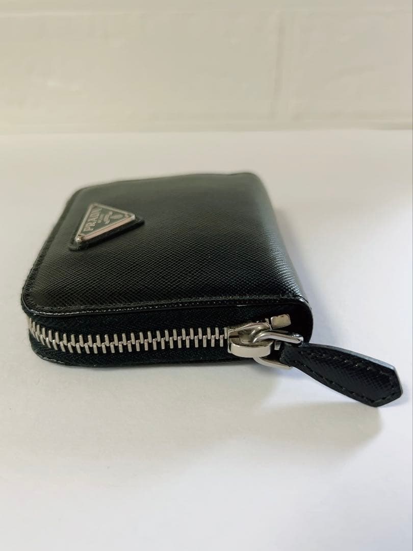 プラダ　PRADA ケース　黒　ラウンドファスナー　三角ロゴ