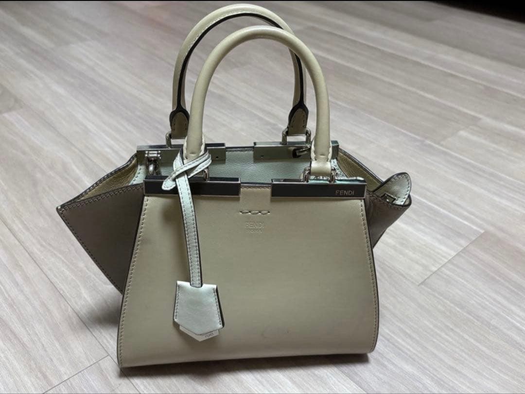 美品‼️FENDI フェンディ プチトロワジュール 正規品、購入証明保存袋あり❗️