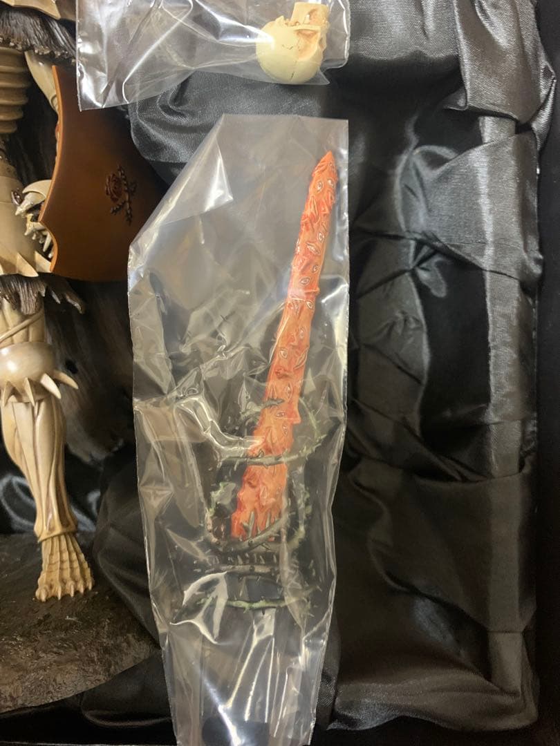 ベルセルク　ART OF WAR 髑髏の騎士 白骨彩色版　(完璧な世界の卵付)