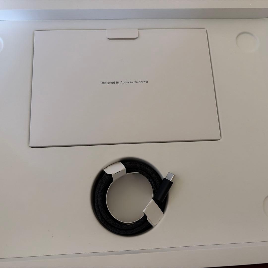 MacBook Pro M5 1TSSD , 24GB メモリ ,