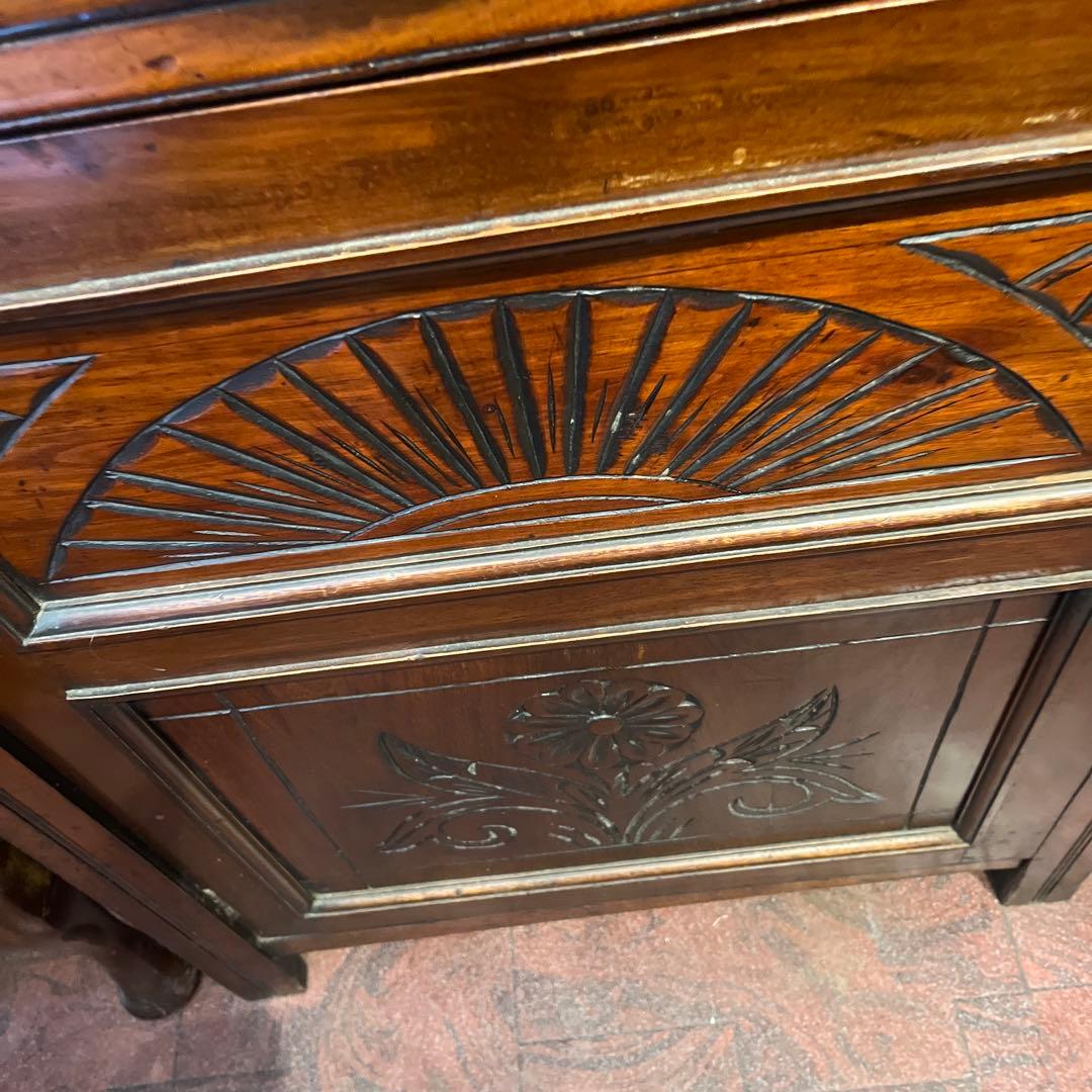 お値段大幅にお下げしましたイギリスアンティークカップボード（100年以上前）