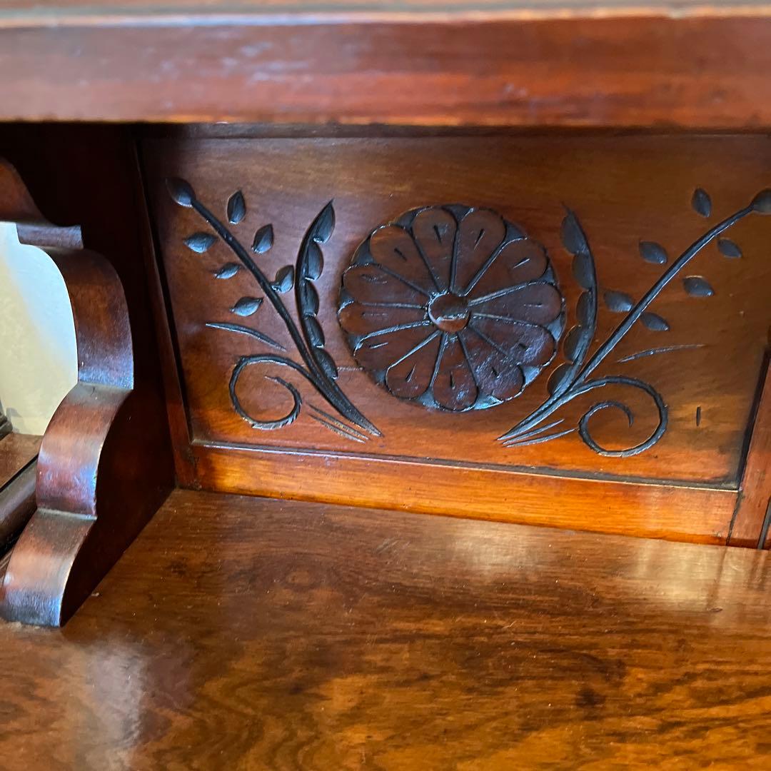 お値段大幅にお下げしましたイギリスアンティークカップボード（100年以上前）