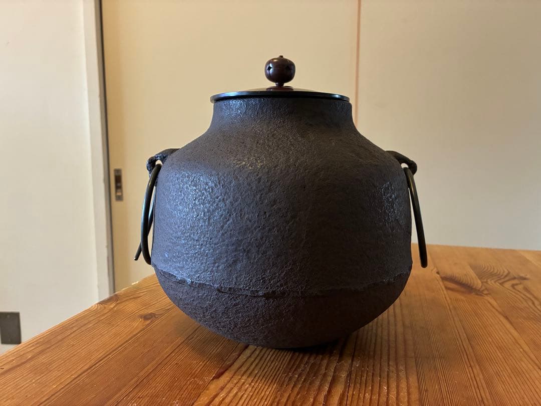 鋳鉄製 黒い茶釜 蓋付き
