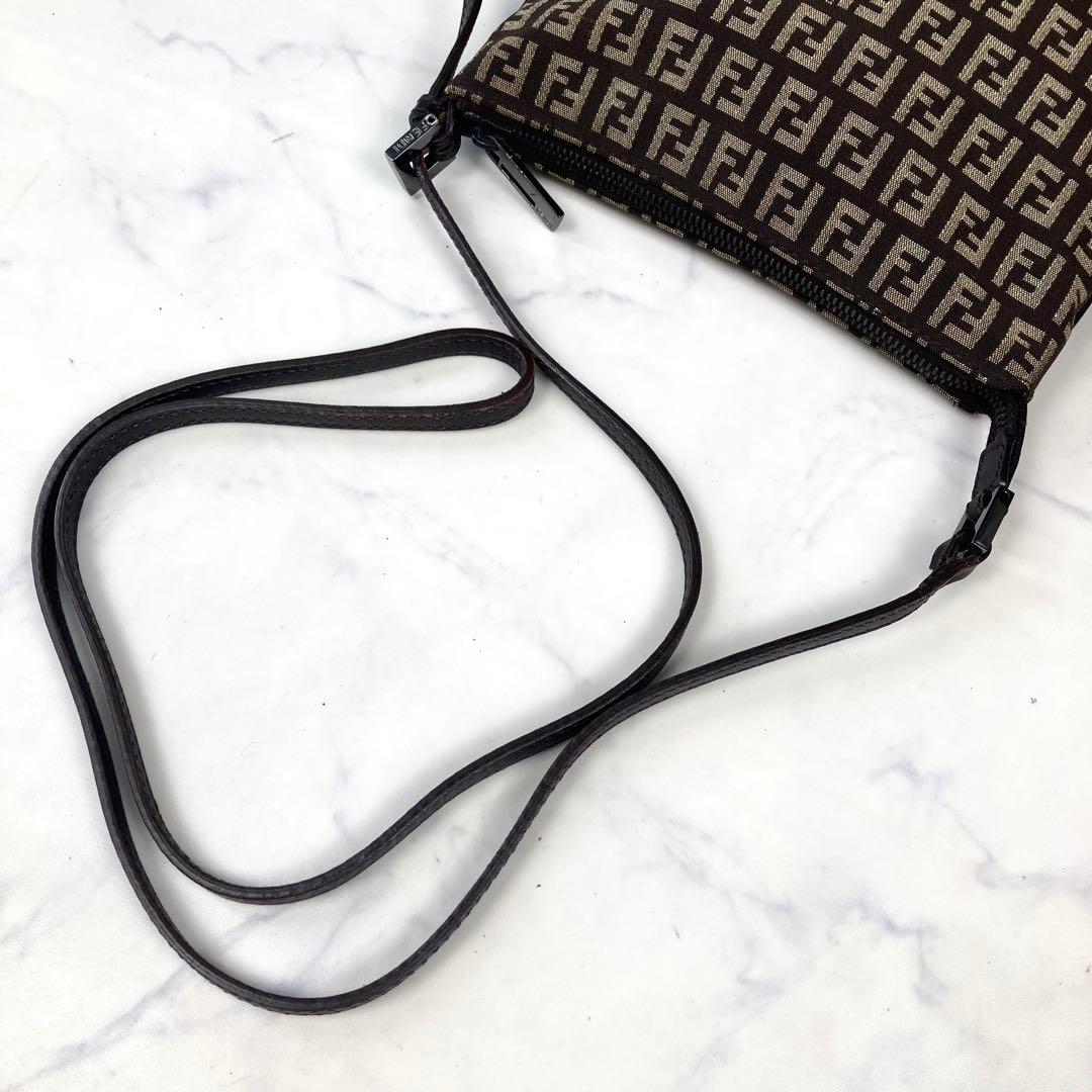 美品 FENDI ショルダーバック ズッキーノ キャンバス FF金具
