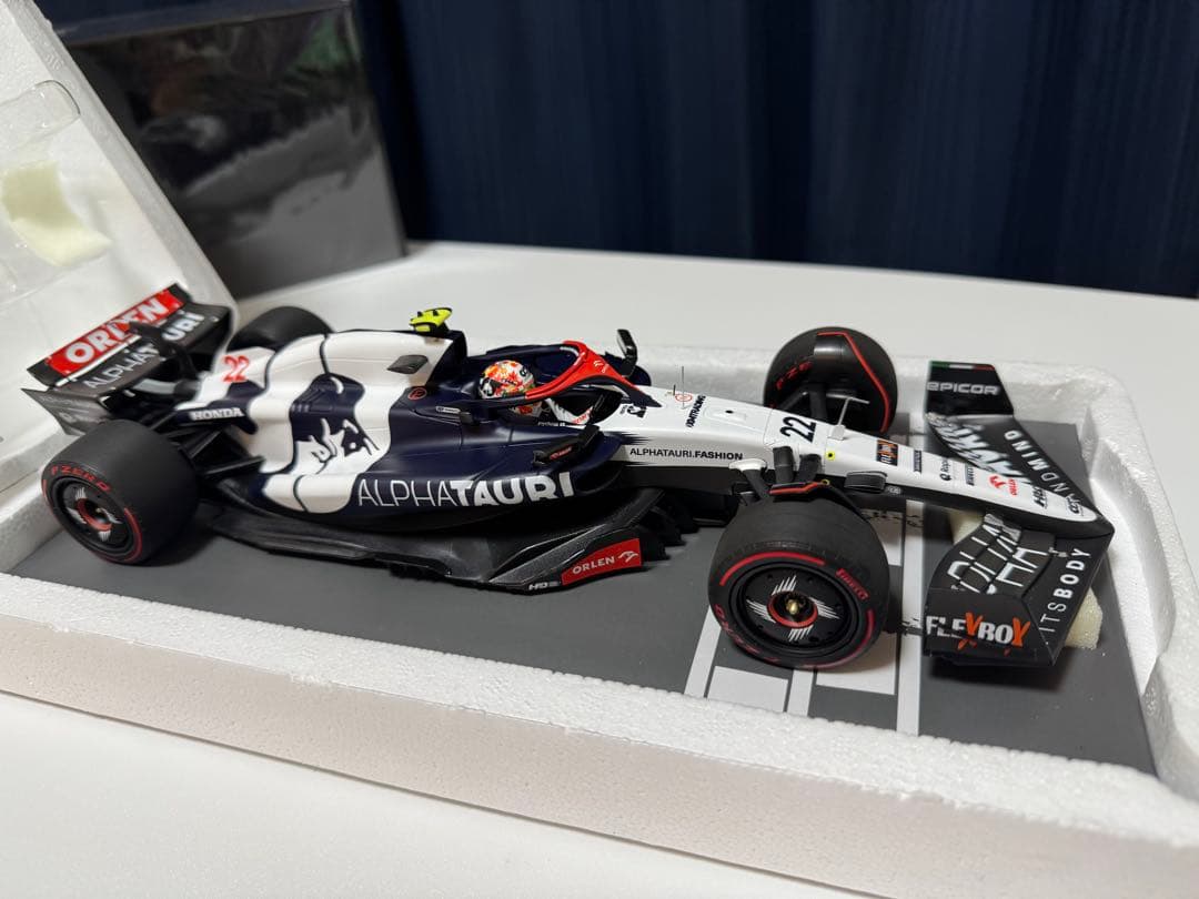 ミニチャンプス AT04 1/18 角田裕毅選手モデル