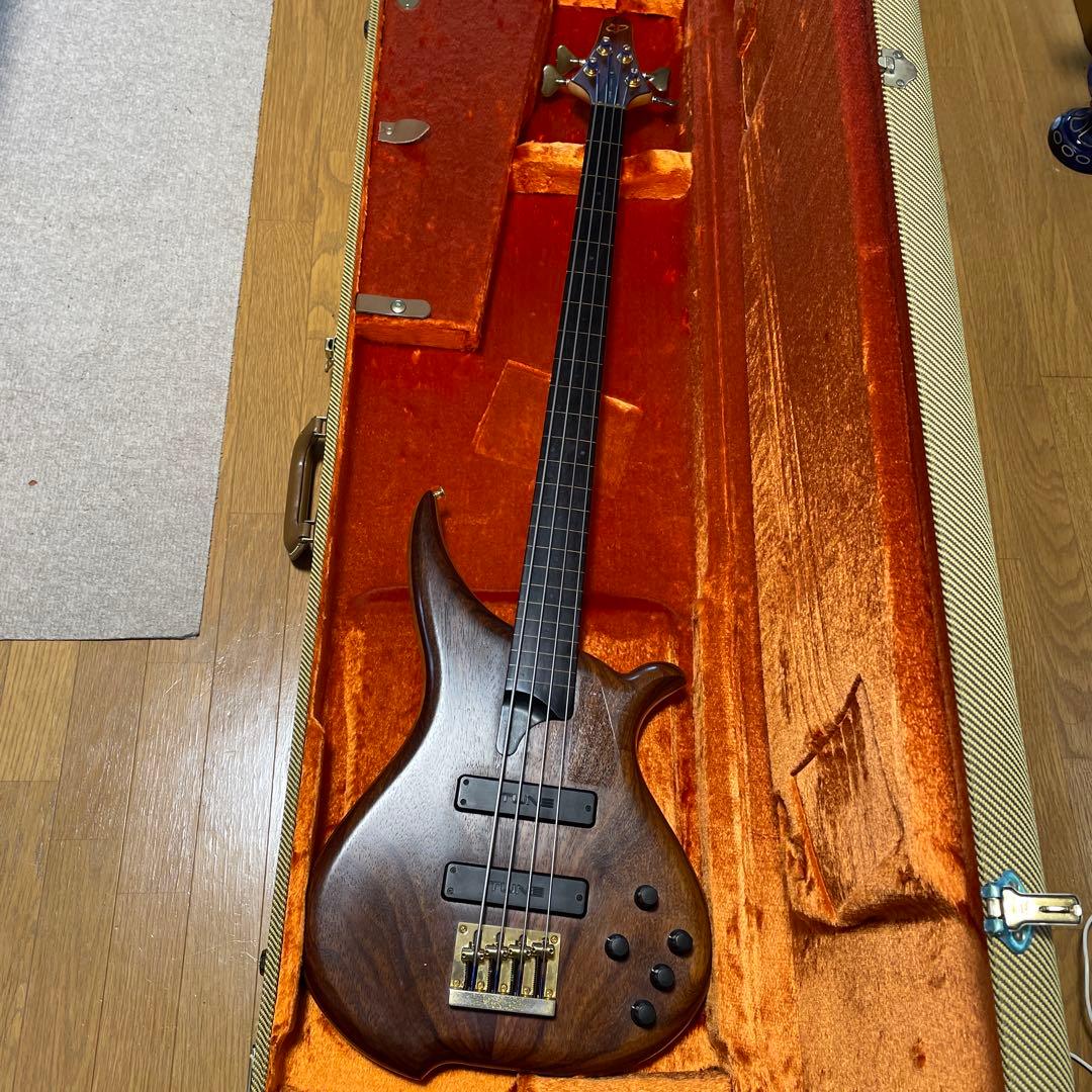 TUNE TWB4 エレキベース フレットレス　フェンダーハードケース付