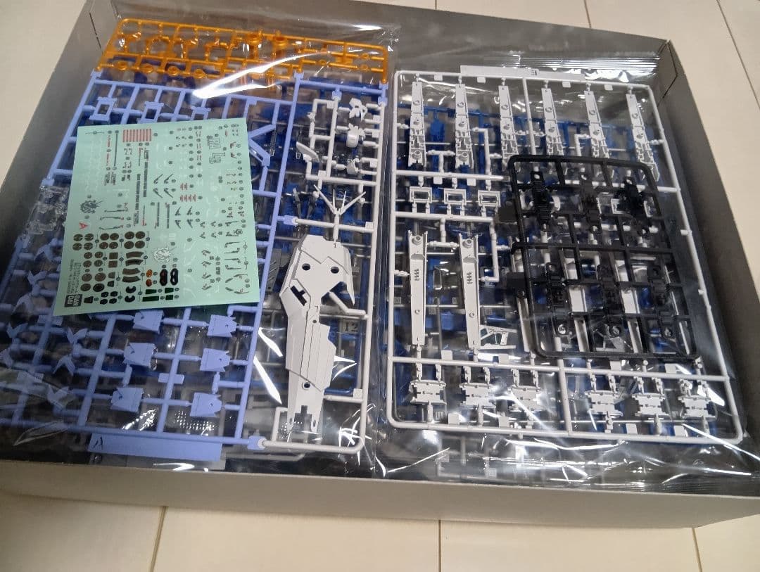 RG RX-93-V2 Hi-V GUNDAM ガンダム 1/144