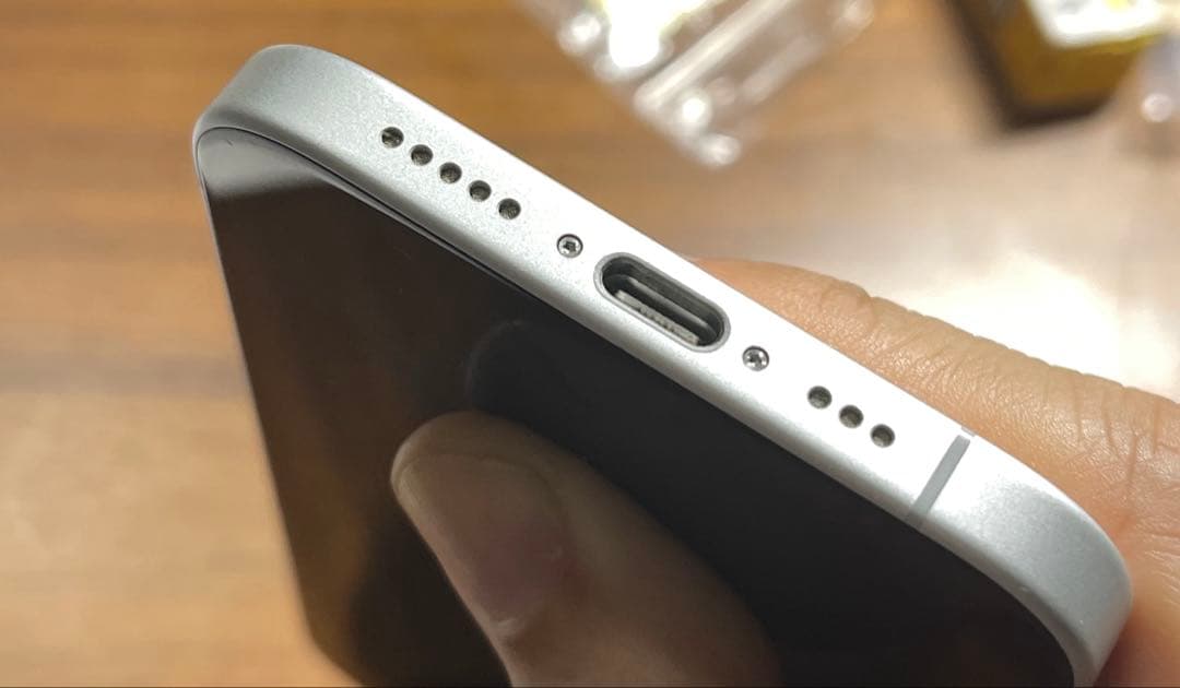 Apple iPhone 16 256GB ホワイト 94％超美品