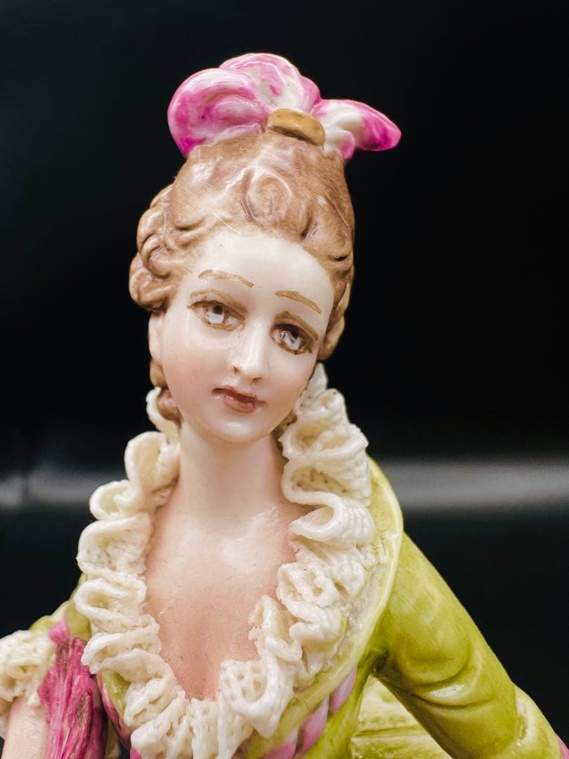 ビクトリアンスタイル 陶器製 女性像