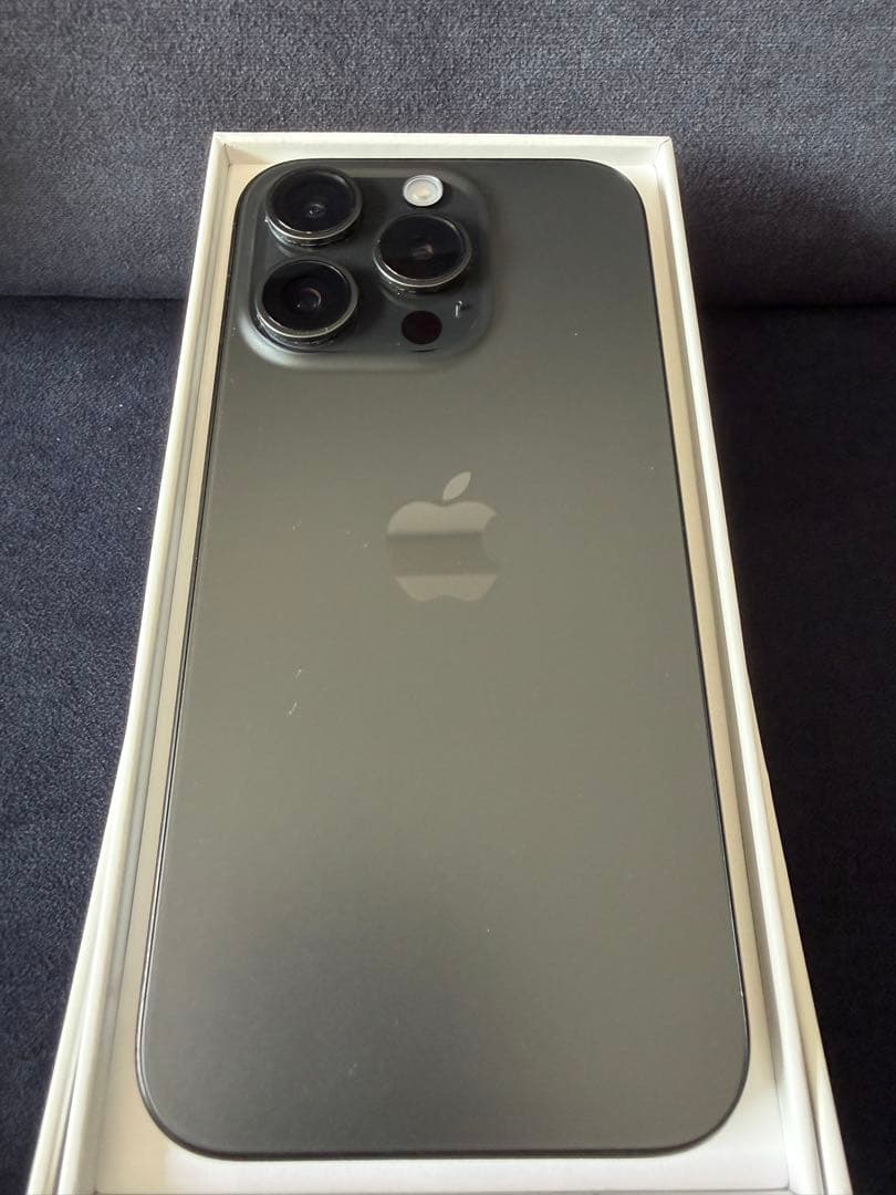 Apple iPhone 15 Pro ブラック 本体　128GB おまけ付