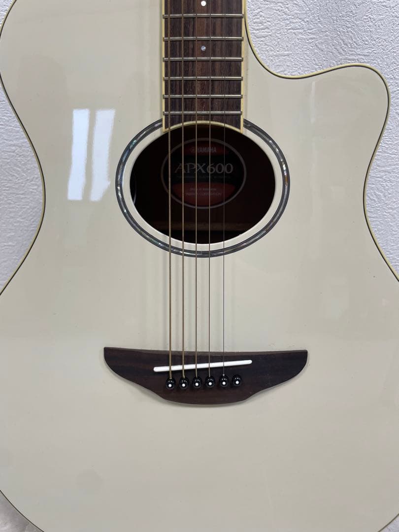 Yamaha FX600 ホワイトアコースティックギター