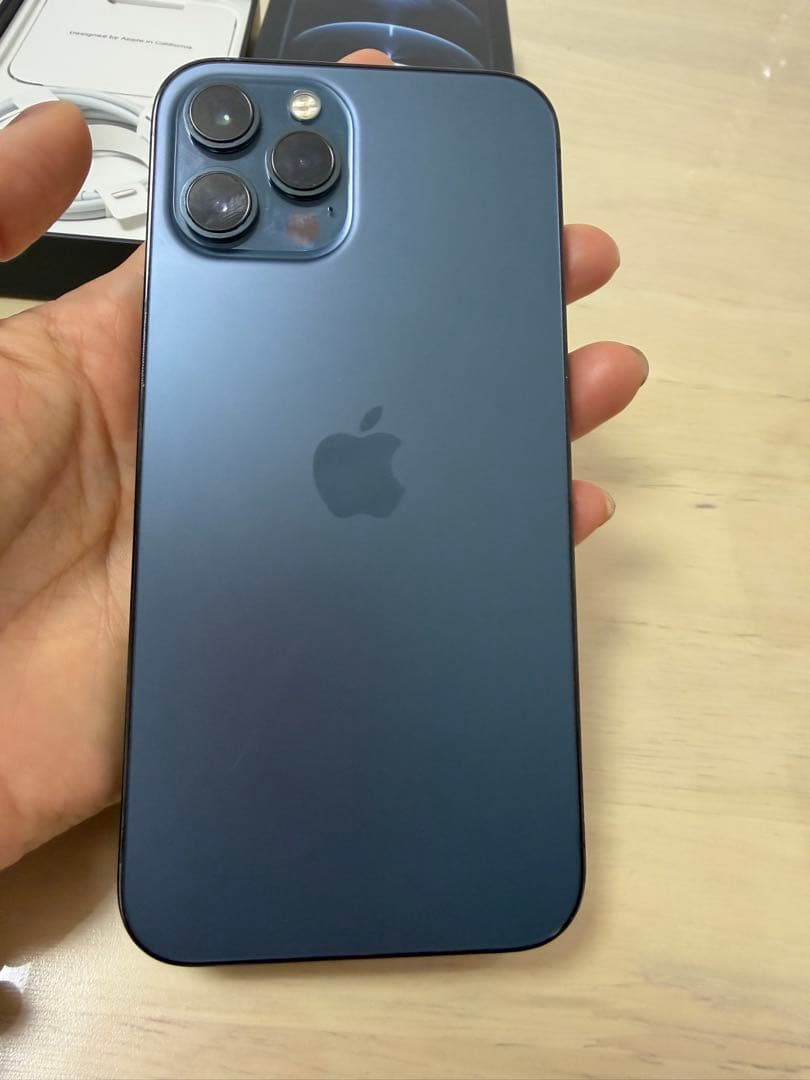 Apple iPhone 12 Pro max ブルー本体②
