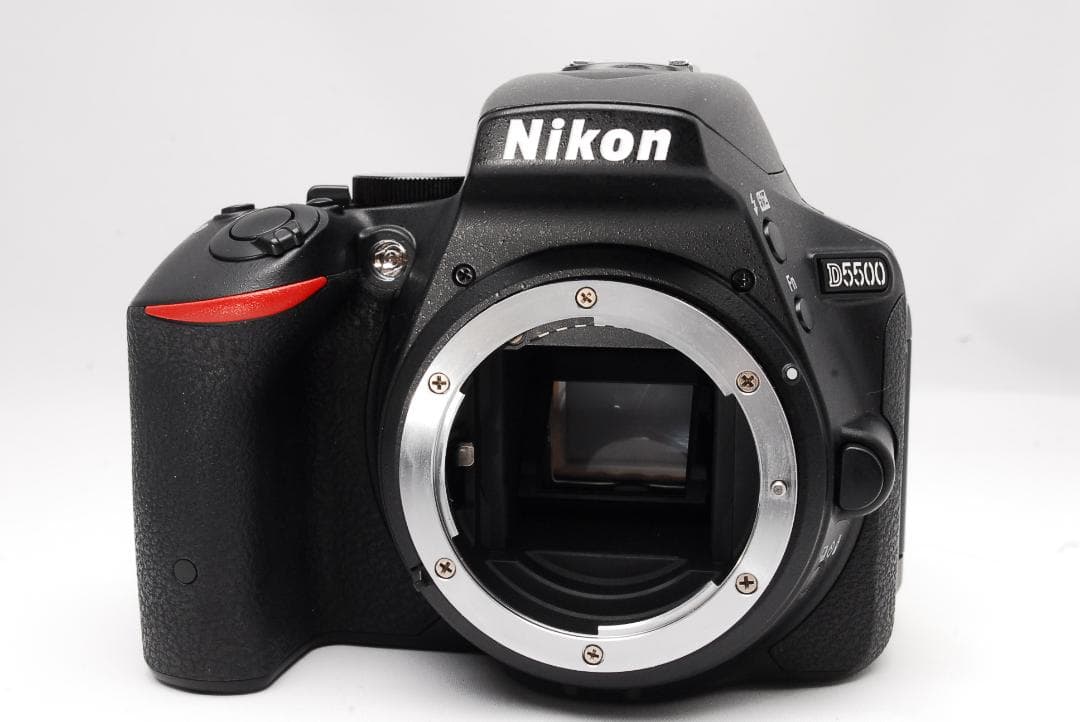 Nikon D5500 S数新品級 デジタル一眼レフ 18-55mmレンズ付き
