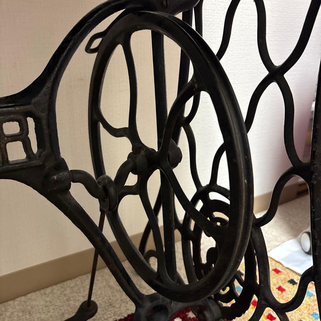 mimosaです。 ミシン台　SINGER アンティーク　テーブル仕立て