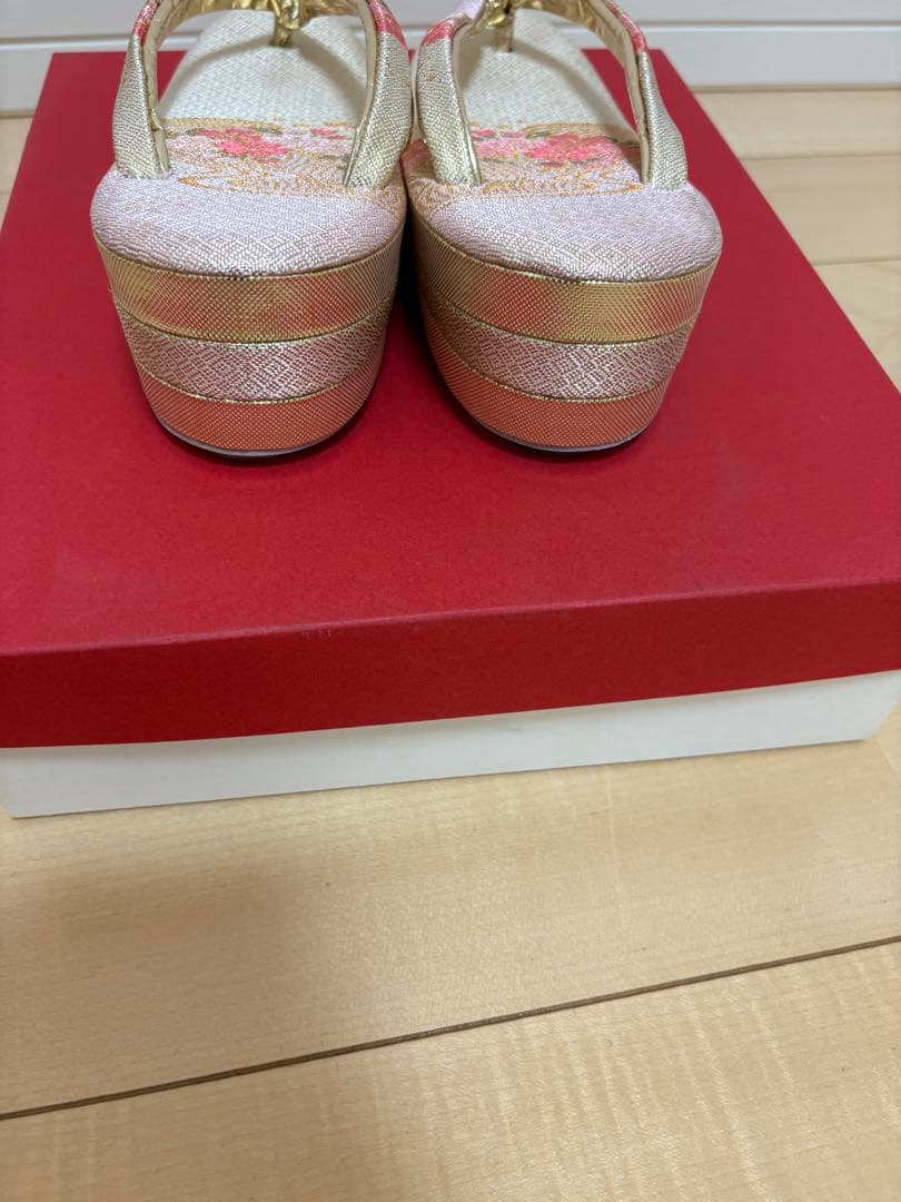 赤い花柄振袖（ファー襟付き） 着物友禅