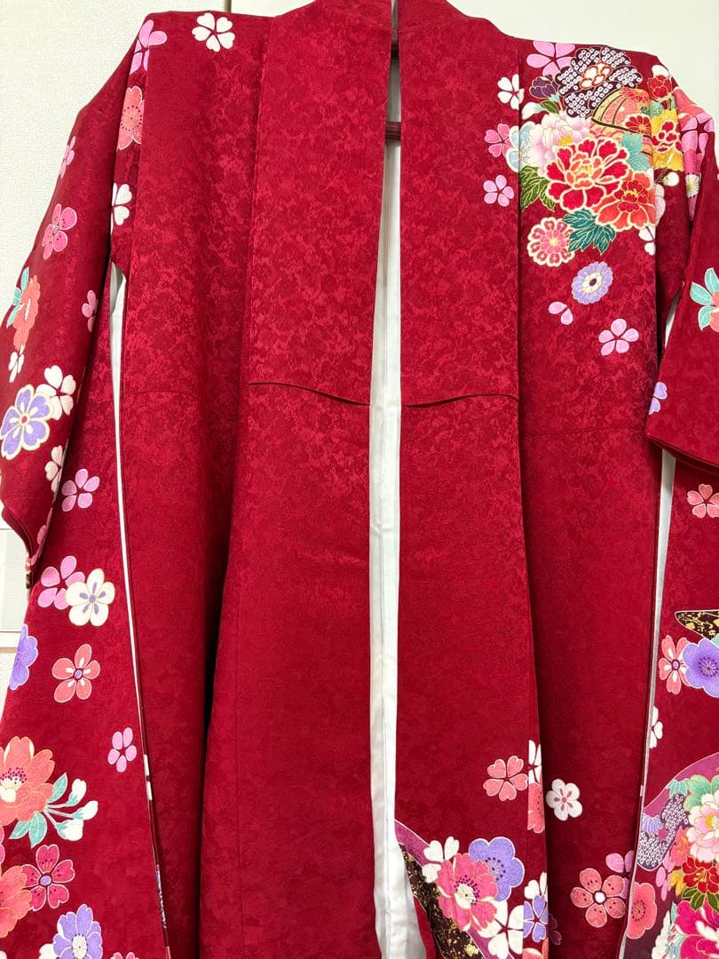 赤い花柄振袖（ファー襟付き） 着物友禅