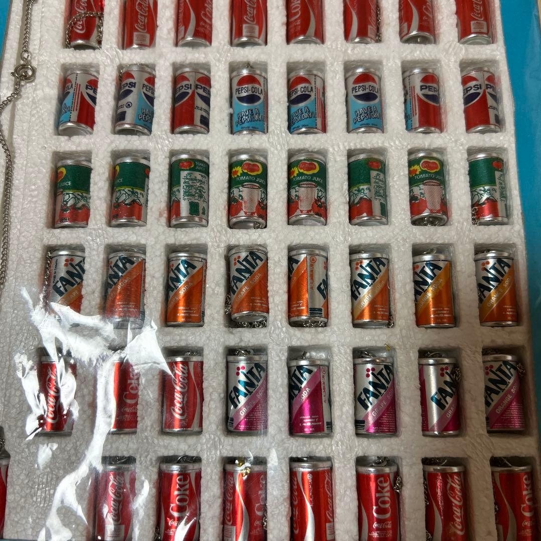 コカ・コーラとファンタのミニチュア缶コレクション