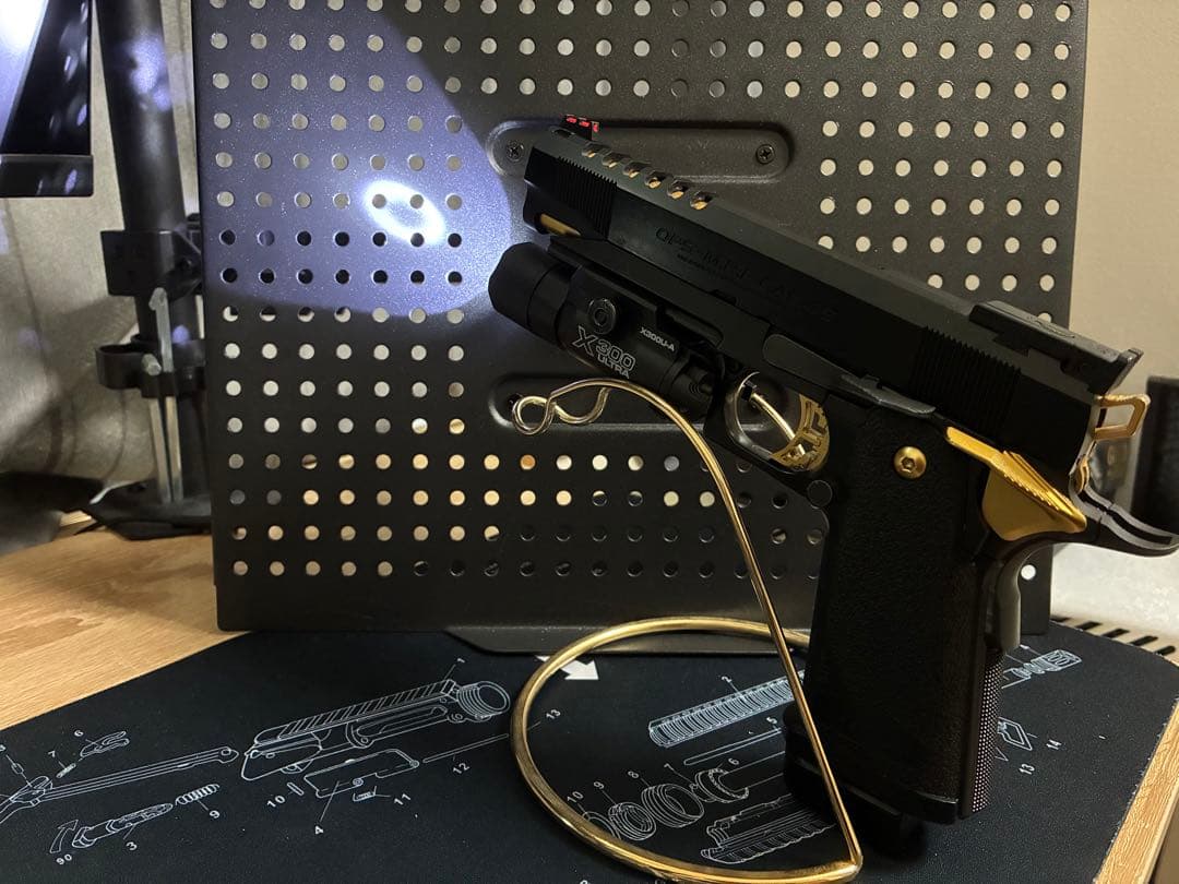 起きたら価格戻します　ハイキャパ5.1 ゴールド　X300ライト＆マガジン4本