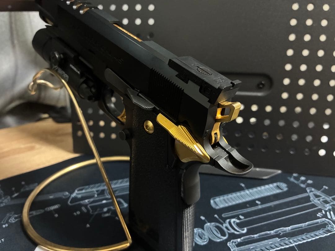 起きたら価格戻します　ハイキャパ5.1 ゴールド　X300ライト＆マガジン4本