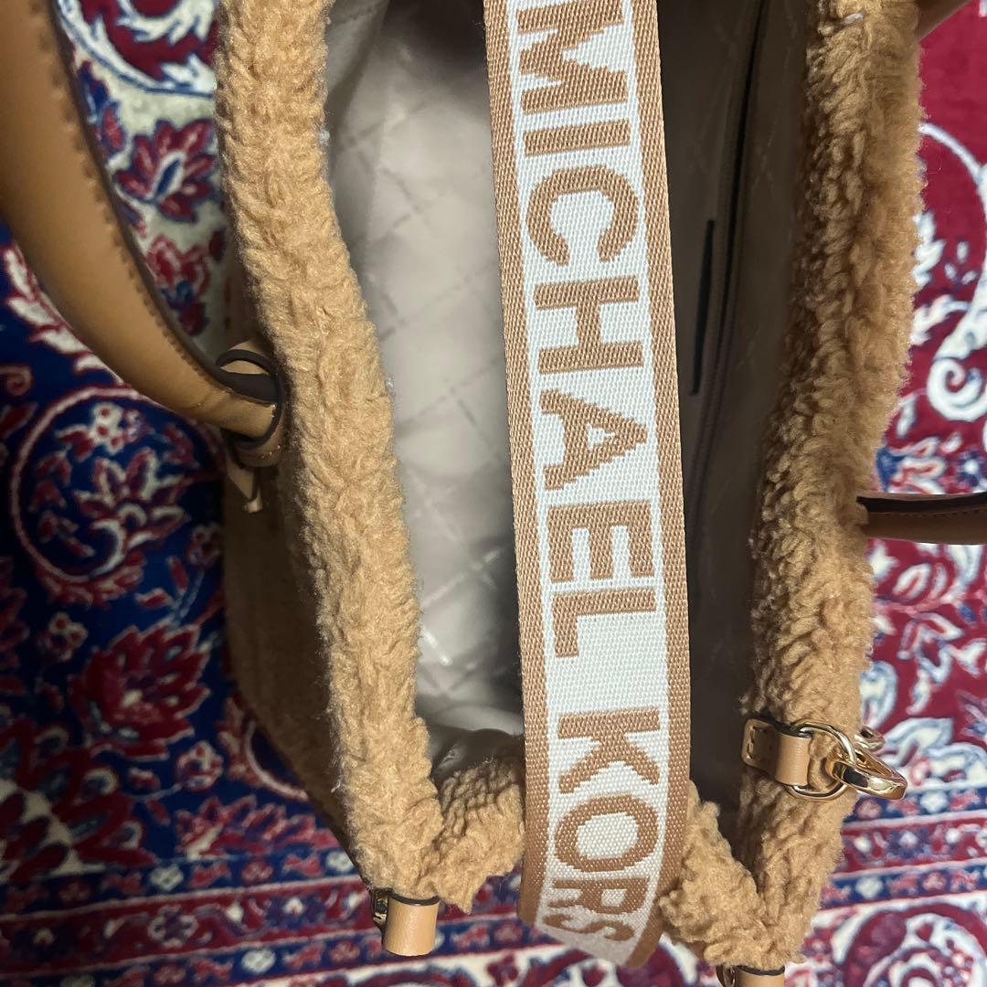 MICHAELKORSベージュ ハンドバッグショルダーバックボアミディアムサイズ