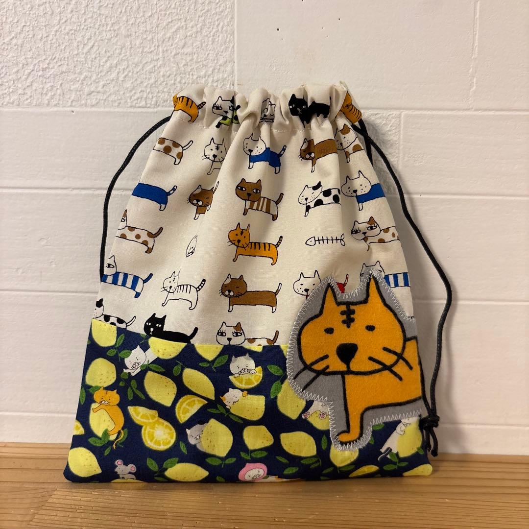 感謝価格　SALE 猫柄　猫ちゃん大集合ポーチ　パッチワーク　人気　ハンドメイド