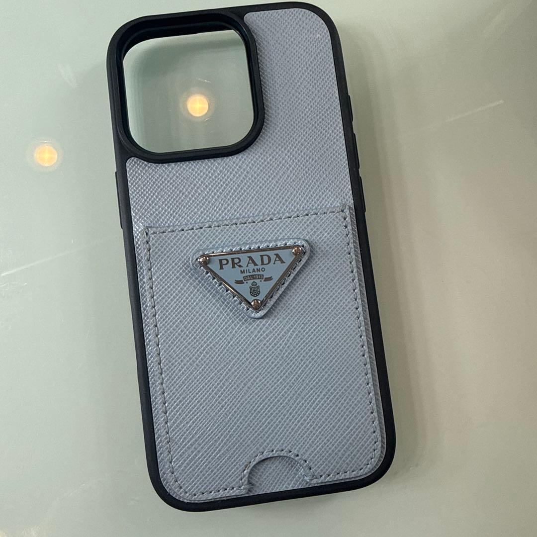 PRADA iPhone16pro ケース（薄い水色）