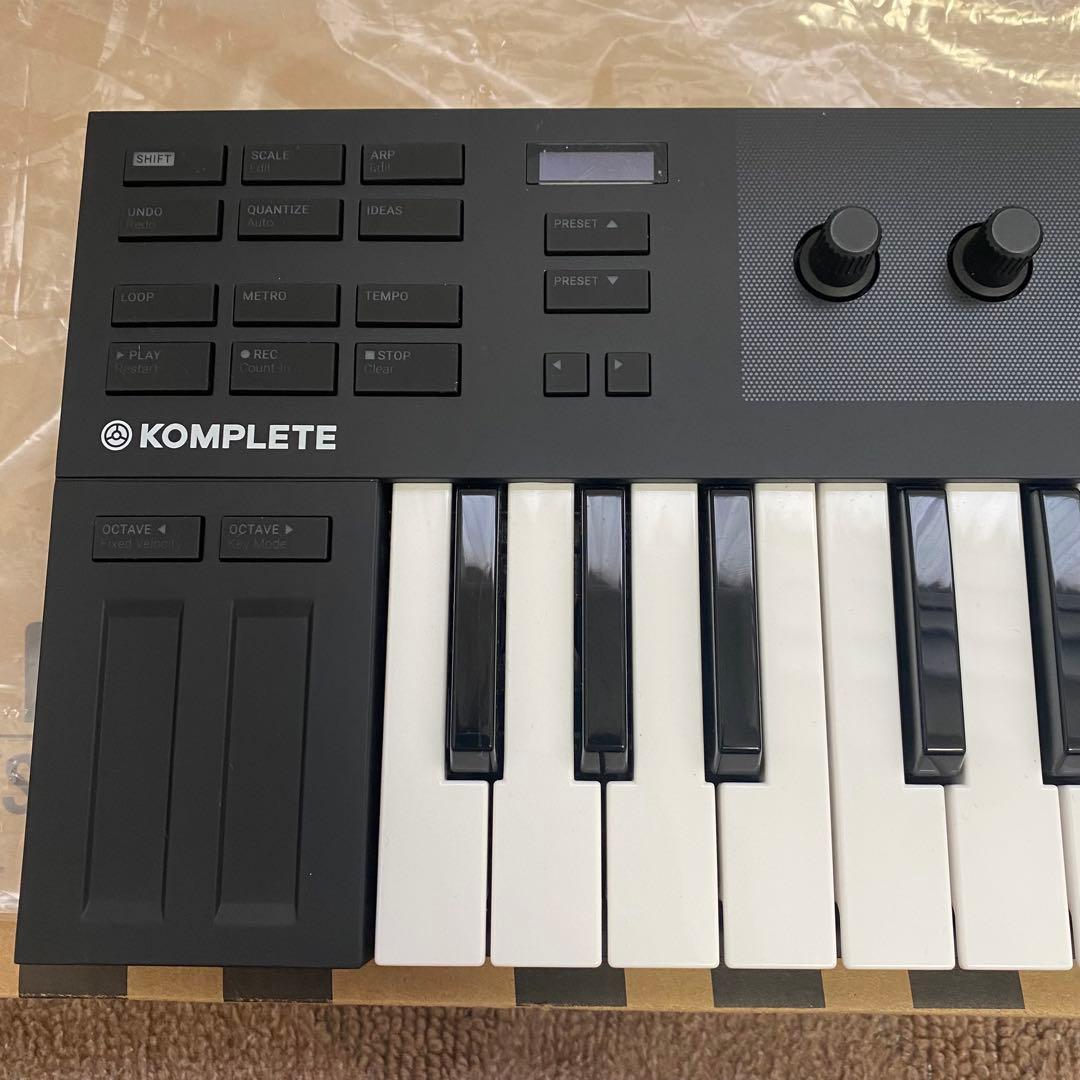 【美品】KOMPLETE KONTROL M32 MIDIキーボード