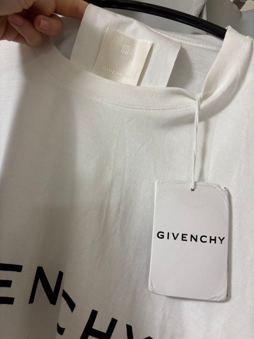 【2枚セット】GivenchyロゴTシャツ(内1枚未使用)