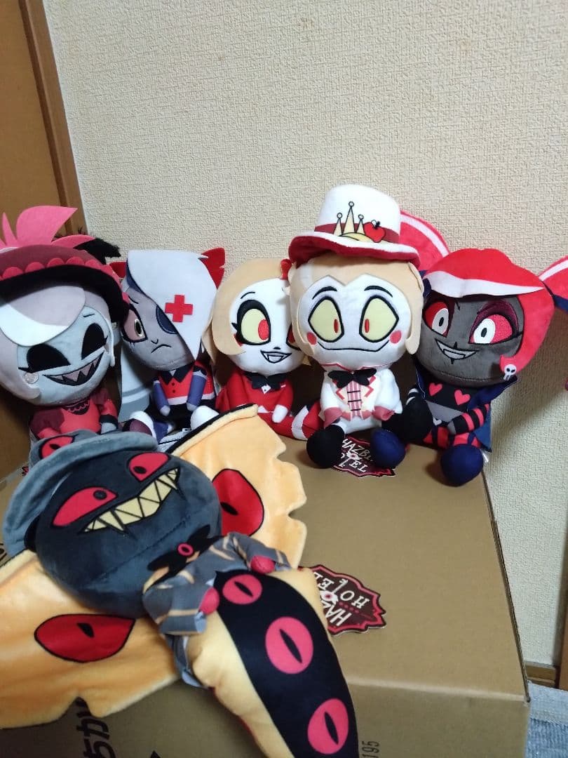 ハズビン・ホテルへようこそ おすわりぬいぐるみ