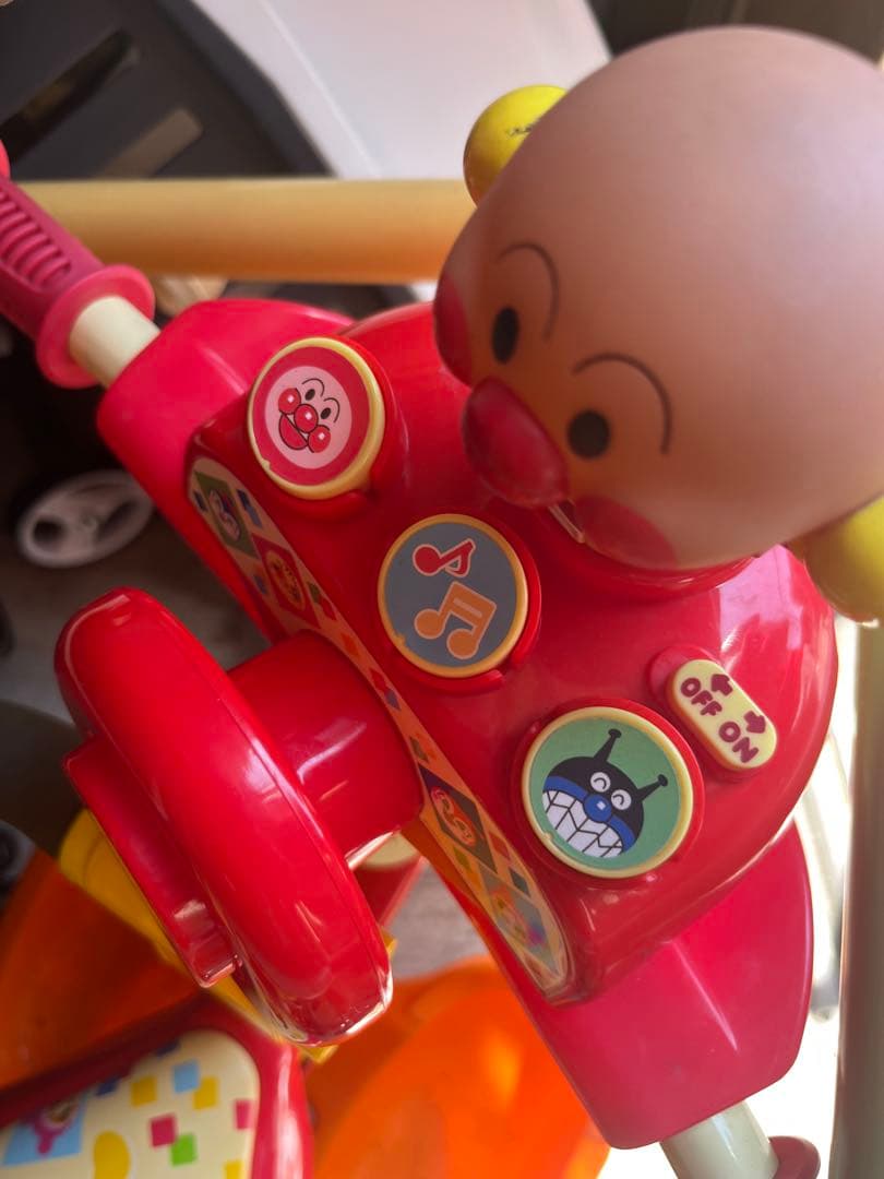 それいけ！アンパンマン　デラック （ブザー付きおでかけ三輪車）