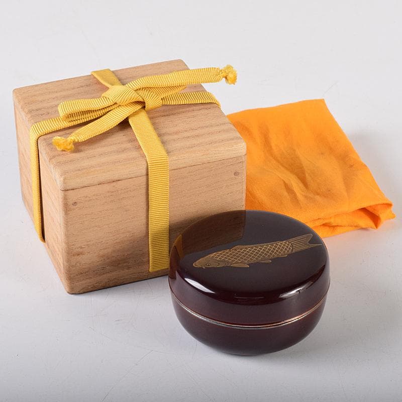 茶道具　山中塗　塗師　前端雅峯作　鯉蒔絵　内銀溜 　香合　共箱　D　R8486