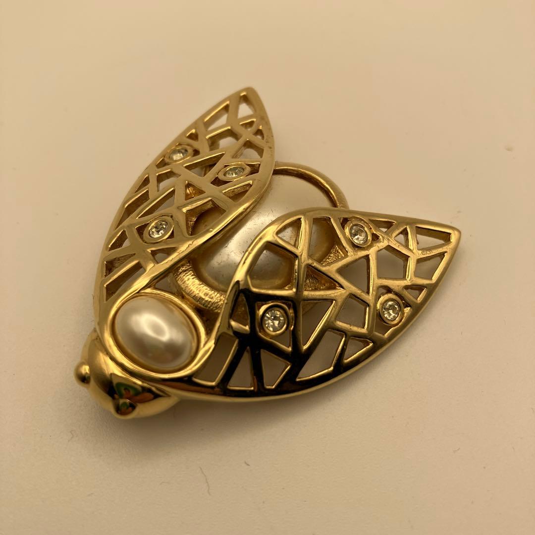 Christian・Dior ディオール　透かし模様のパールブローチ